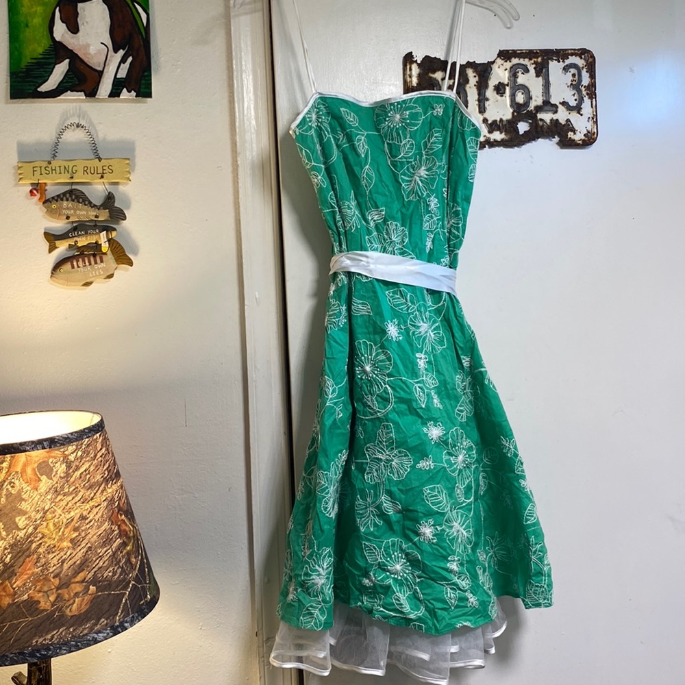 Steppin out 2000s y2k vintage dress with embroidery